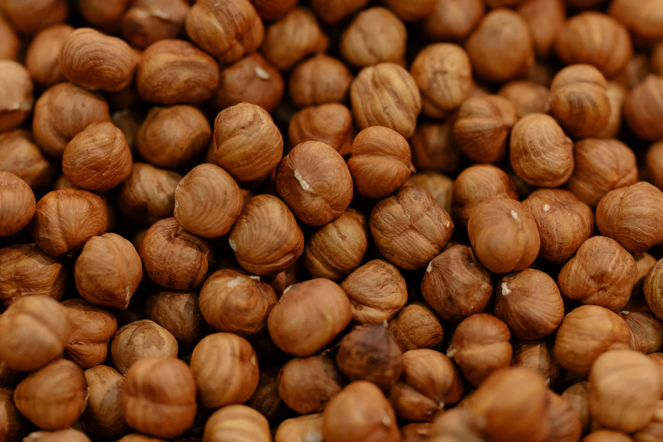Natural hazelnut kernels