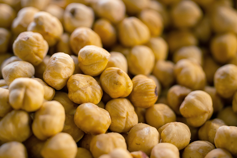 Roasted hazelnut kernels