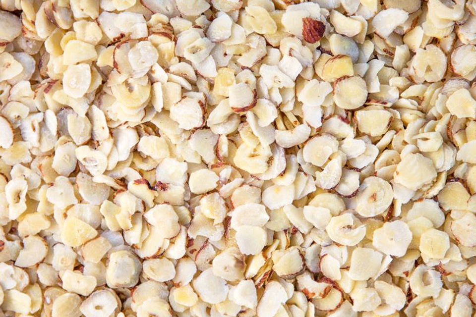 Sliced hazelnuts